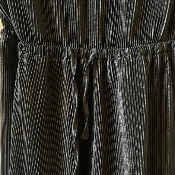Urban Outfitters Black Pleated Romper - Picture 4 of 5